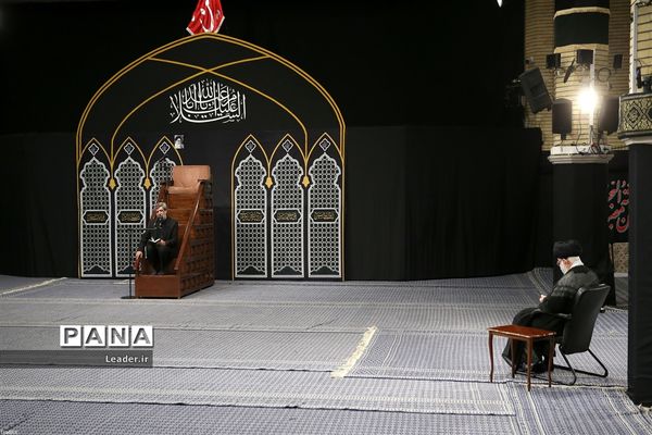 مراسم عزاداری شام غریبان با حضور رهبر انقلاب اسلامی