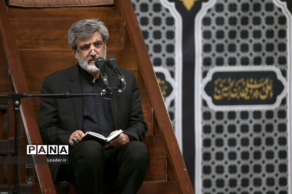 مراسم عزاداری شام غریبان با حضور رهبر انقلاب اسلامی