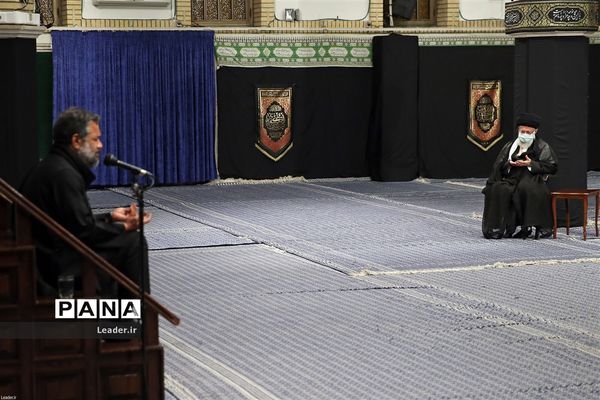 مراسم عزاداری شام غریبان با حضور رهبر انقلاب اسلامی
