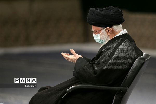 مراسم عزاداری شام غریبان با حضور رهبر انقلاب اسلامی