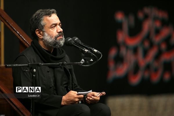 مراسم عزاداری شام غریبان با حضور رهبر انقلاب اسلامی