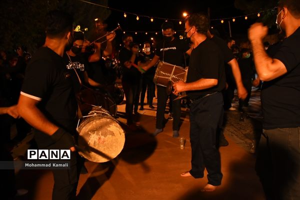 حزن و اندوه عزاداران حسینی در شام غریبان امام حسین (ع)