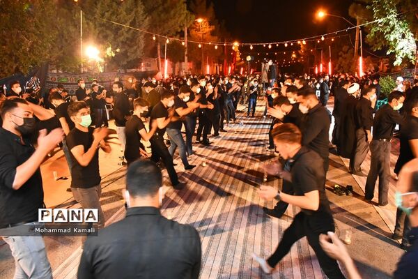 حزن و اندوه عزاداران حسینی در شام غریبان امام حسین (ع)
