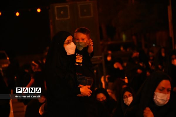 حزن و اندوه عزاداران حسینی در شام غریبان امام حسین (ع)