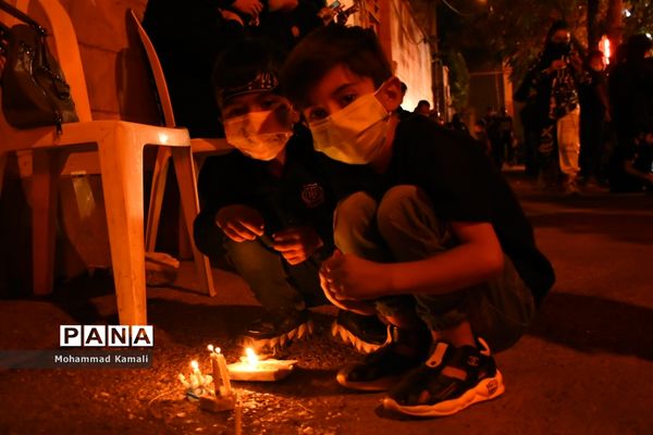 حزن و اندوه عزاداران حسینی در شام غریبان امام حسین (ع)