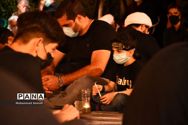 حزن و اندوه عزاداران حسینی در شام غریبان امام حسین (ع)