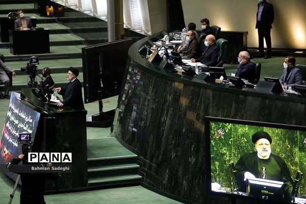 جلسه بررسی صلاحیت وزرای پیشنهادی دولت سیزدهم در مجلس