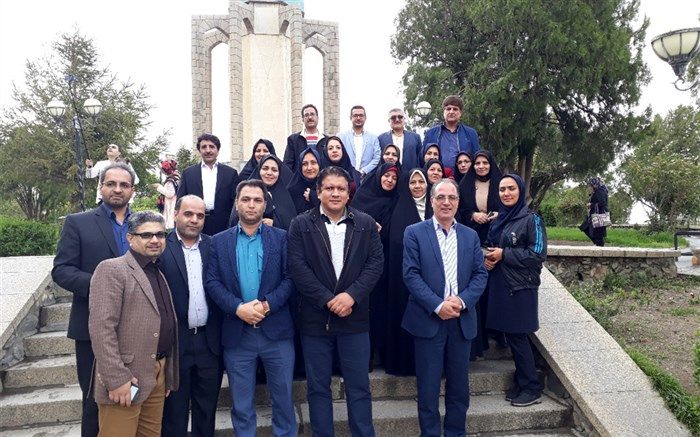ارتباط با فرهنگیان از مزایای این شغل است