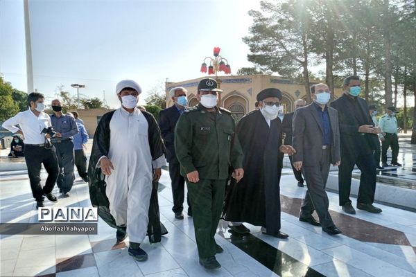 غبارروبی و عطر افشانی مزار شهدای آرامگاه شهید مدرس(ره) به مناسبت هفته دولت