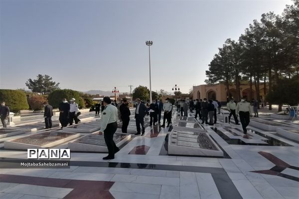 غبارروبی و عطر افشانی مزار شهدای آرامگاه شهید مدرس(ره) به مناسبت هفته دولت