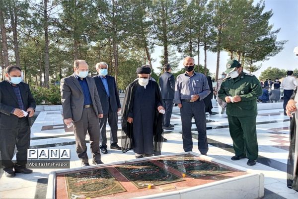 غبارروبی و عطر افشانی مزار شهدای آرامگاه شهید مدرس(ره) به مناسبت هفته دولت