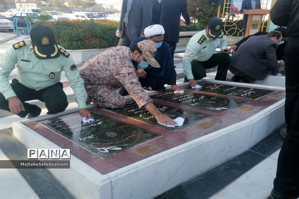 غبارروبی و عطر افشانی مزار شهدای آرامگاه شهید مدرس(ره) به مناسبت هفته دولت