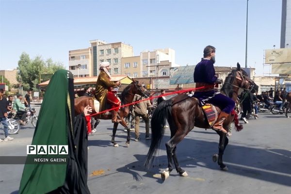 حرکت کاروان نمادین اسرای کربلا در قم