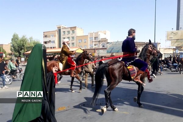 حرکت کاروان نمادین اسرای کربلا در قم