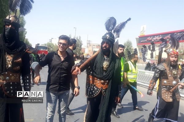 حرکت کاروان نمادین اسرای کربلا در قم