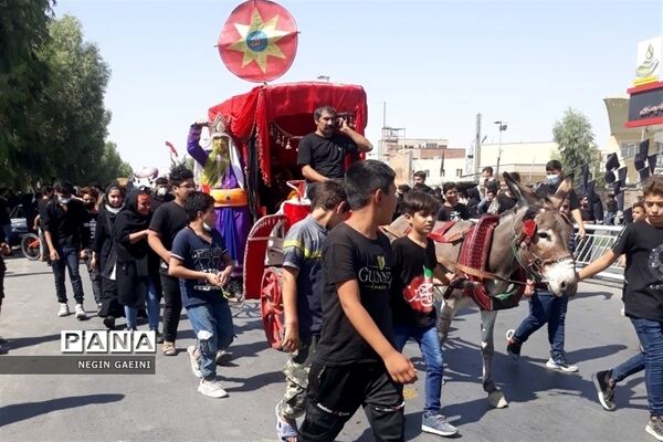 حرکت کاروان نمادین اسرای کربلا در قم