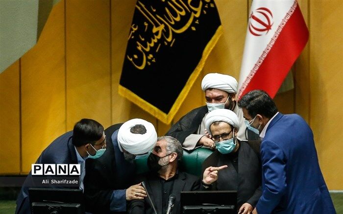 ماجرای ادعای نماینده شازند علیه رئیس مجلس درباره رای اعتماد به وزرا چه بود؟