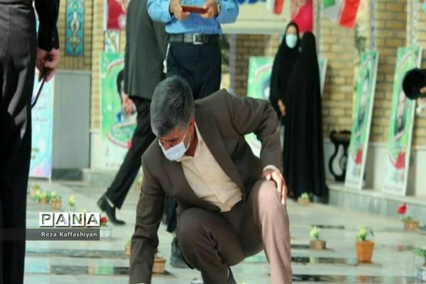 غبارروبی مزار شهدای خلیل آباد به مناسبت گرامیداشت هفته دولت