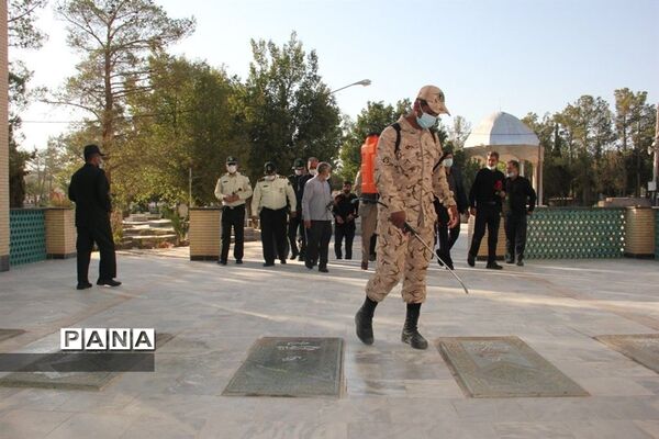 عطر افشانی قبور مطهر شهدای ابرکوه به مناسبت هفته دولت