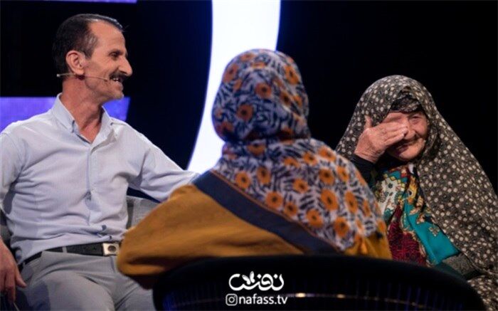 نوای دلنشین پیرزن ۱۰۰ ساله به یاد همسرش