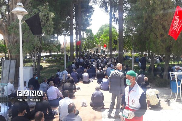 برگزاری نماز جمعه در فضای باز امامزاده سید حمزه شهرستان کاشمر