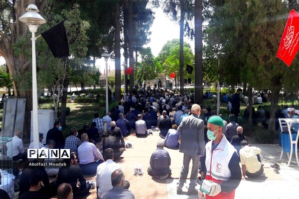 برگزاری نماز جمعه در فضای باز امامزاده سید حمزه شهرستان کاشمر
