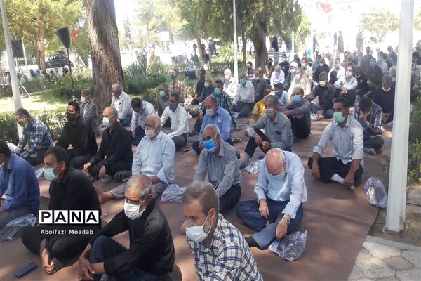 برگزاری نماز جمعه در فضای باز امامزاده سید حمزه شهرستان کاشمر