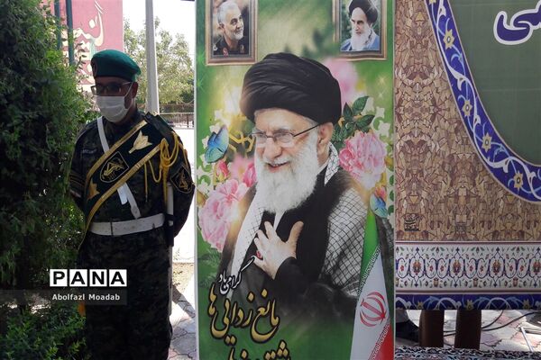 برگزاری نماز جمعه در فضای باز امامزاده سید حمزه شهرستان کاشمر