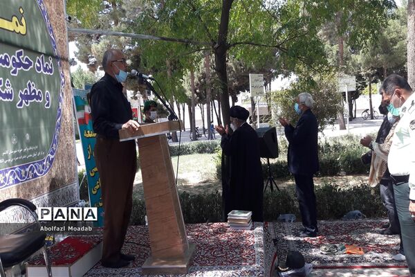 برگزاری نماز جمعه در فضای باز امامزاده سید حمزه شهرستان کاشمر