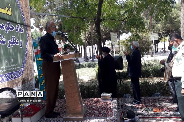 برگزاری نماز جمعه در فضای باز امامزاده سید حمزه شهرستان کاشمر