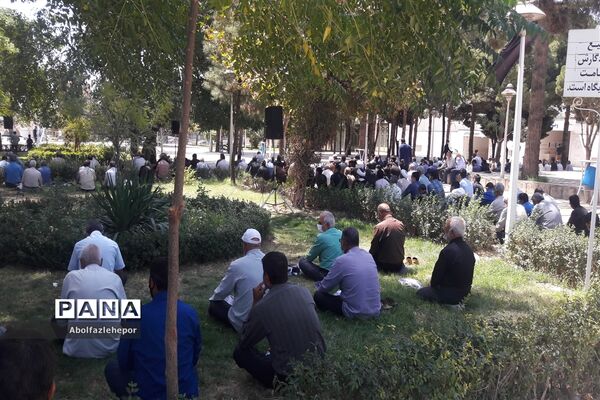 برگزاری نماز جمعه در فضای باز امامزاده سید حمزه شهرستان کاشمر