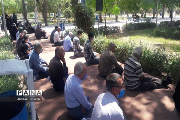 برگزاری نماز جمعه در فضای باز امامزاده سید حمزه شهرستان کاشمر