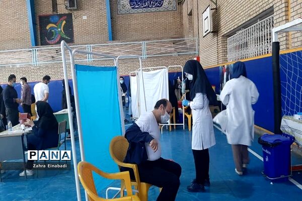 آغاز دوز دوم واکسیناسیون فرهنگیان ملارد در سالن شهید ثمری