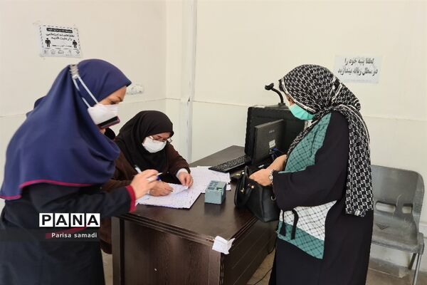 تزریق دوز دوم واکسن کرونا به فرهنگیان منطقه ۱۳ تهران