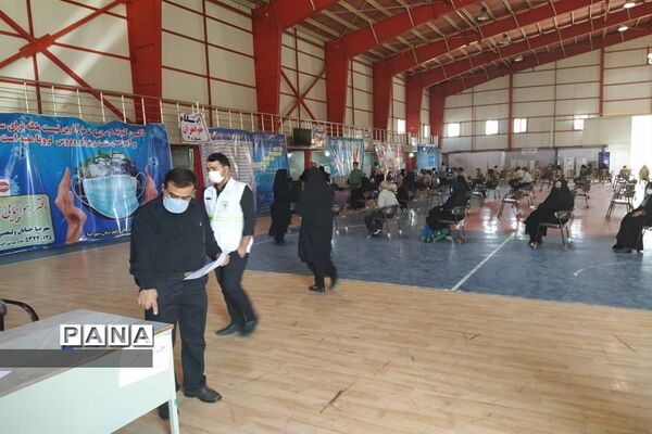 همکاری سازمان دانش‌آموزی شهرضا  با شبکه بهداشت شهرستان شهرضا در واکسیناسیون فرهنگیان