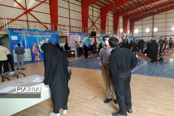 همکاری سازمان دانش‌آموزی شهرضا  با شبکه بهداشت شهرستان شهرضا در واکسیناسیون فرهنگیان