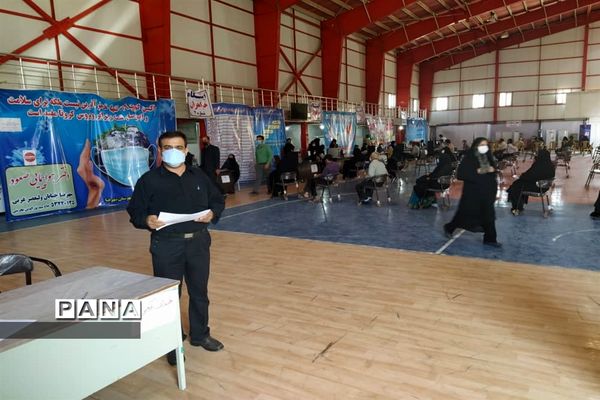 همکاری سازمان دانش‌آموزی شهرضا  با شبکه بهداشت شهرستان شهرضا در واکسیناسیون فرهنگیان