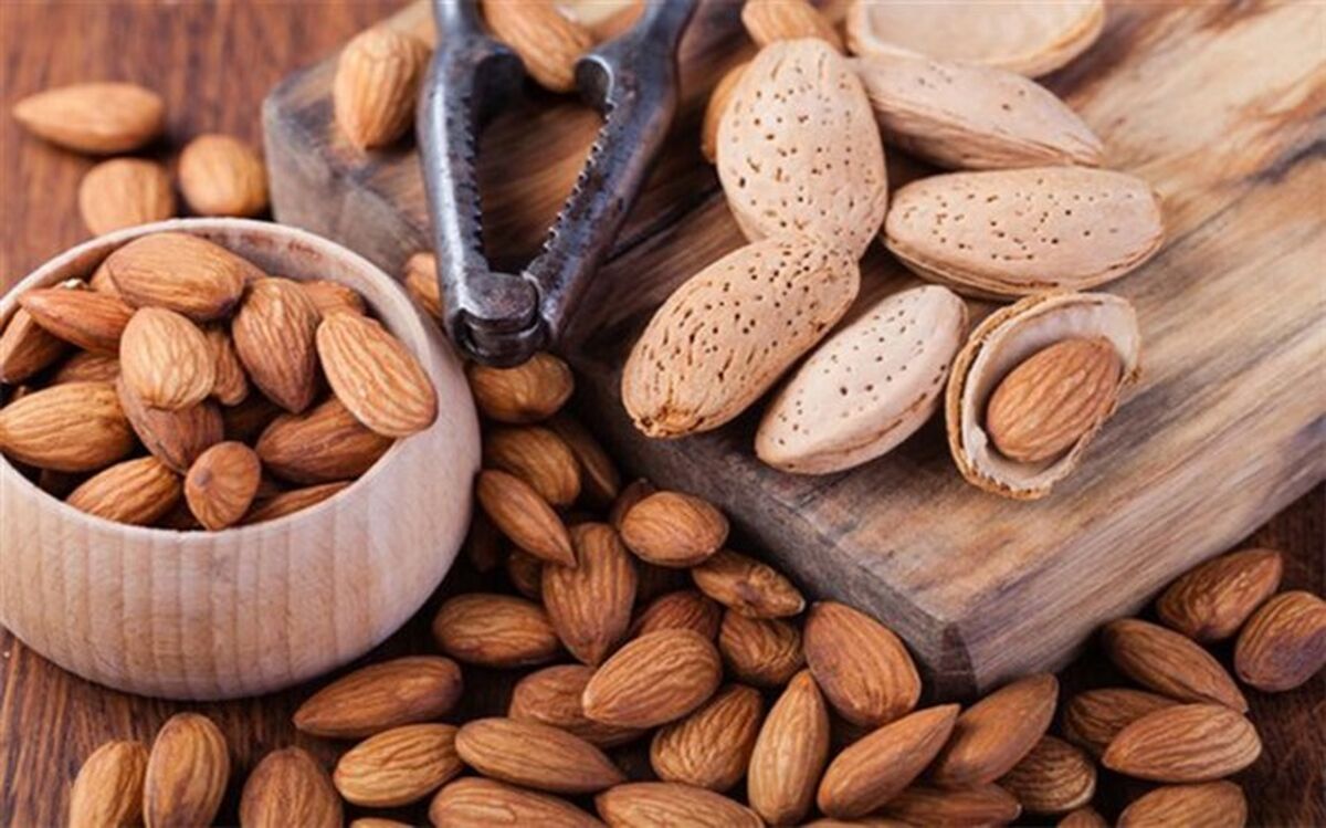 بادام مرغوب‌ترین سوغاتی بام ایران