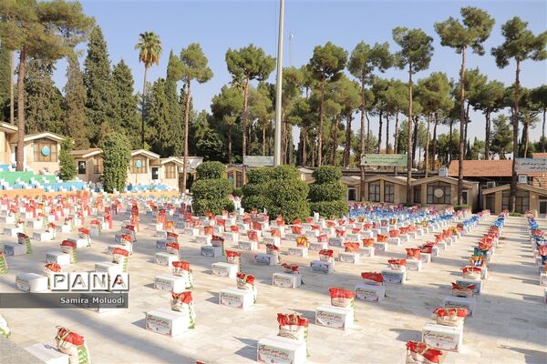 توزیع 50 هزار بسته غذایی بین نیازمندان و  مددجویان تحت حمایت کمیته امداد امام خمینی (ره) در فارس