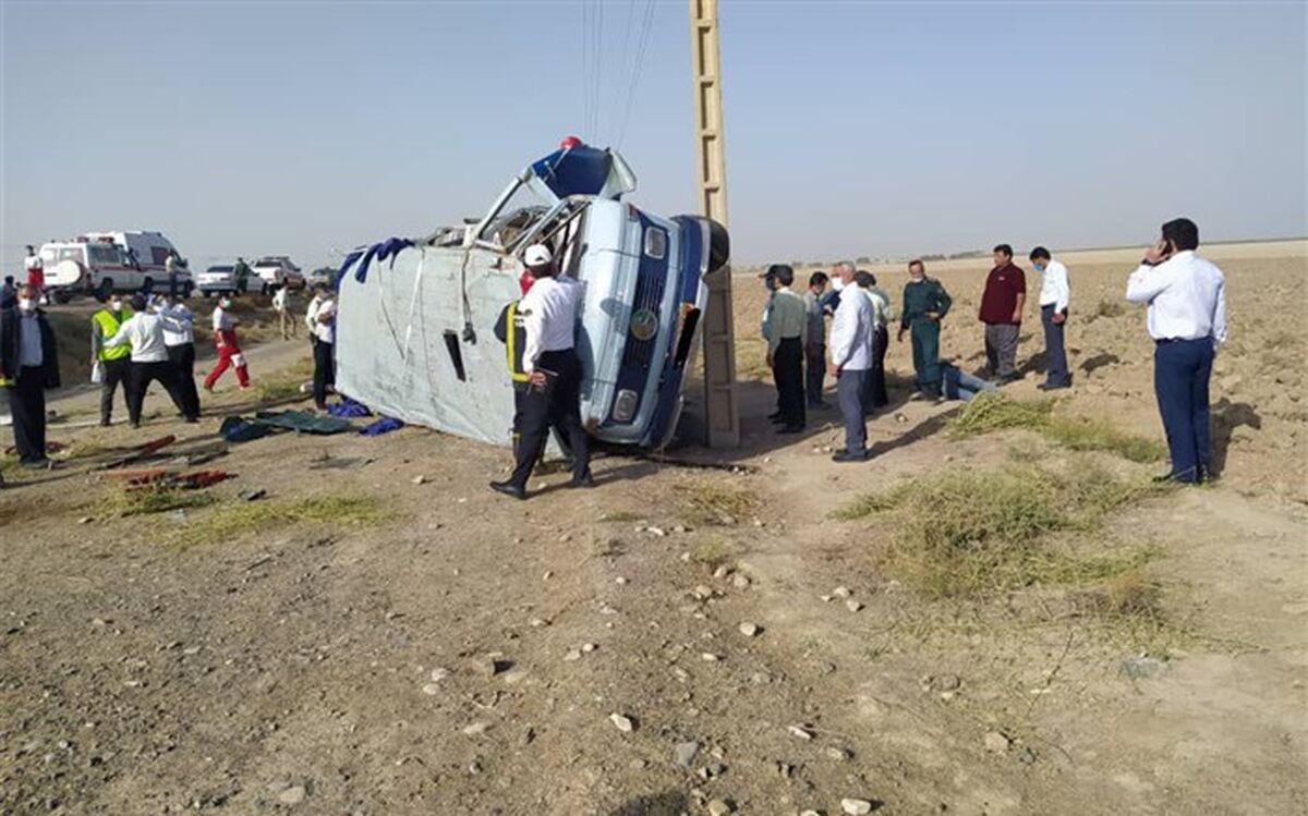 12 مصدوم و یک فوتی در پی واژگونی مینی بوس در نیشابور