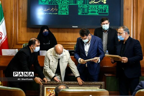 حضور شهردار تهران در جلسه شورای شهر