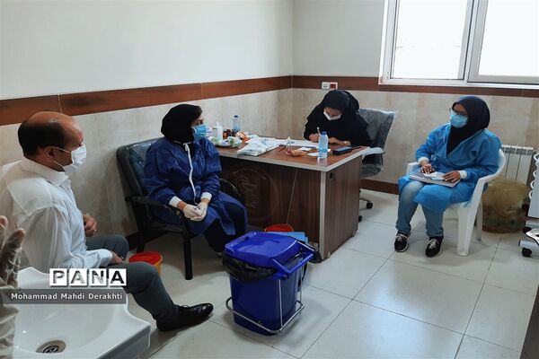 آغاز دوز دوم واکسیناسیون فرهنگیان در آموزش و پرورش ناحیه دو بهارستان
