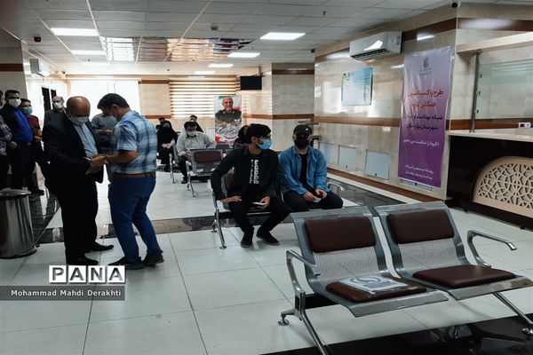 آغاز دوز دوم واکسیناسیون فرهنگیان در آموزش و پرورش ناحیه دو بهارستان