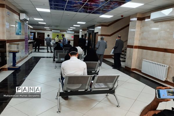 آغاز دوز دوم واکسیناسیون فرهنگیان در آموزش و پرورش ناحیه دو بهارستان