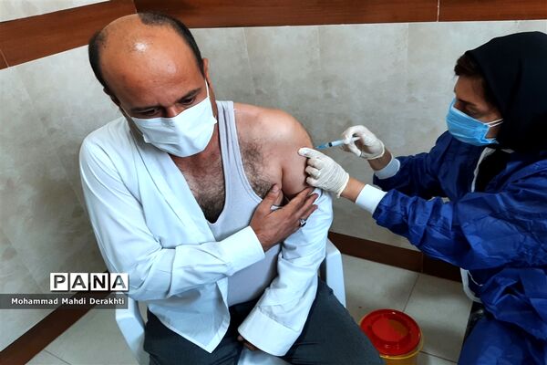 آغاز دوز دوم واکسیناسیون فرهنگیان در آموزش و پرورش ناحیه دو بهارستان
