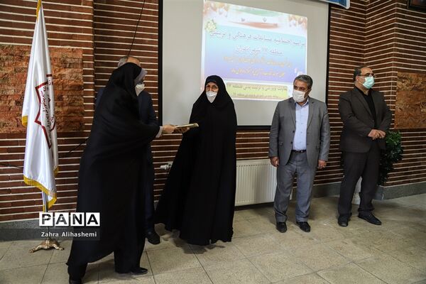 تجلیل از برگزیدگان کشوری مسابقات فرهنگی-هنری منطقه 17 تهران
