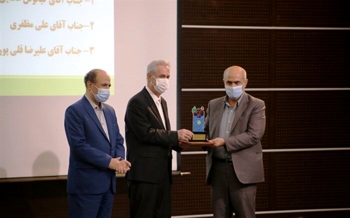 مدیر کل آموزش و پرورش آذربایجان شرقی بعنوان مسئول دستگاه برتر استان تجلیل شد