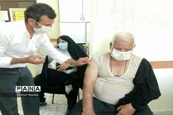 تزریق واکسن کرونا در روستای دهنو خلیل آباد