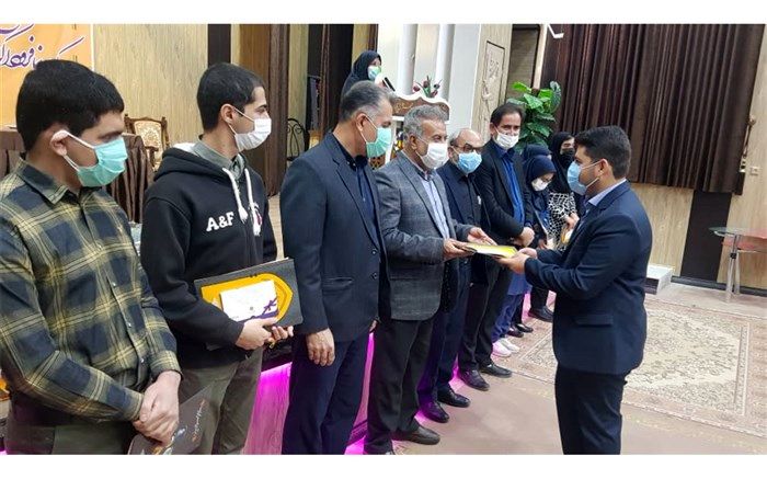 تجلیل از ۳۰ معلم و دانش‌آموز برتر مسابقات علمی و پژوهشی کشور در شهرستان فسا