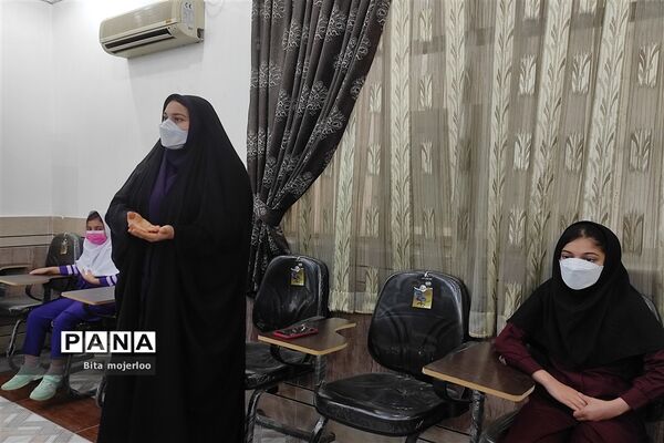 تقدیر از دانش آموزان گلوگاهی برگزیده جشنواره تابستان شاد